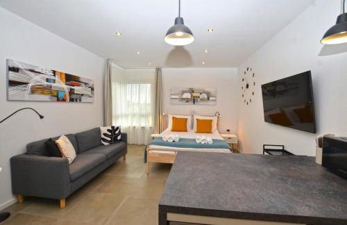 Black & White Studios - Photo 23