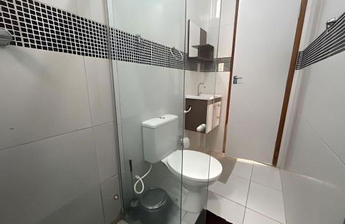 Próx. ao shopping, para 10 pessoas, ar condicionado e garagem APT B - Foto 29