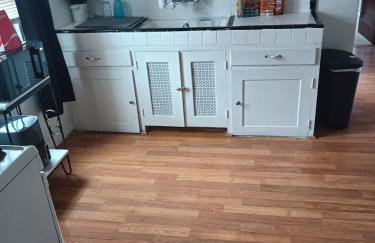 Family Friendly Upper Flat Minutes from Downtown, LCA & Ford Field - Foto 26