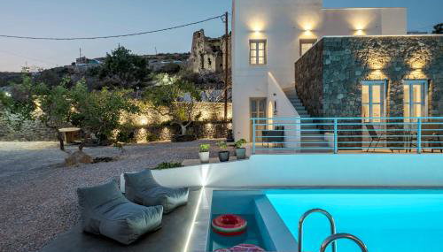 BlackStone Luxury Suites - Photo 2