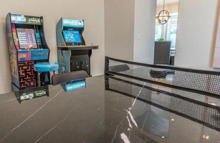 New Listing! Stylish 4 Bdrm W/pool and Game Room - Foto 14