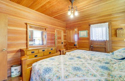 Waterfront Alanson Cottage with Dock and Lake Access! - Foto 23