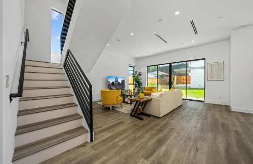 7 BR double house with parking and a backyard in LA - Foto 43