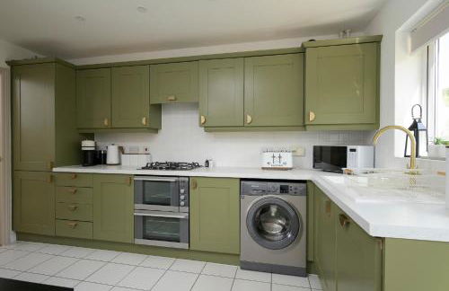 Modern Home on Edge of Cotswolds Private Parking - Photo 7