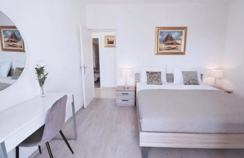 Villa Mendula Trogir - Luxury villa by the beach - heated pool - lush green garden - Photo 28