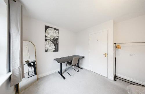 Cozy 2 Bedroom House with Driveway Parking & Garden - Foto 8