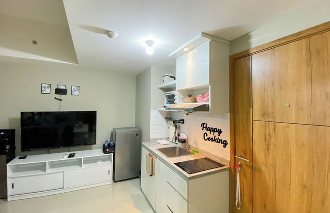 Homey and Nice 1BR at LRT City Jatibening Apartment - Photo 9