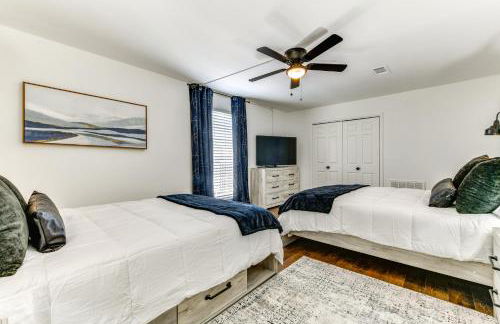 Colorful Baton Rouge Home Deck, Grill and Fire Pit - Foto 16