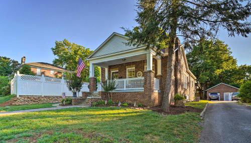 Modern, Sun-Lit Retreat with Fire Pit and Yard! - Foto 3