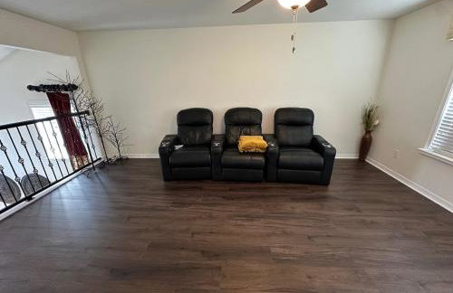 An Incredible Vacation Home with Saltwater Pool! - Foto 31