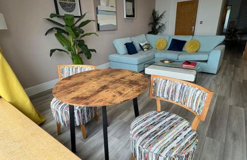 Luxury 1BR Seafront Apartment - Photo 4