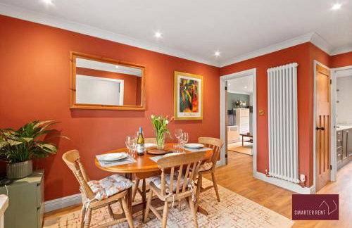 Marlow - Three Bedroom House - Parking - Photo 10