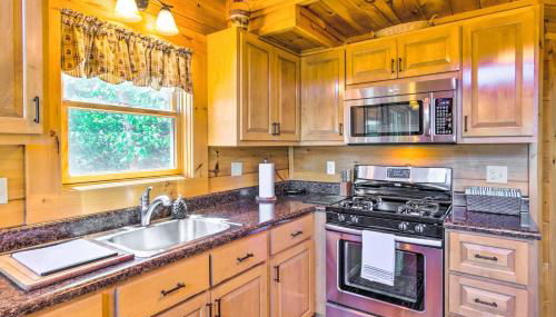 Blue Ridge Mountain Gem with Deck and Community Perks - Foto 2