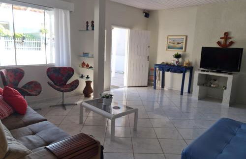 Casa ampla com 3 quartos com ar condicionado a 50mts da praia - Photo 3