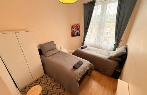 Paisley Pad Glasgow Gateway second floor flat - Foto 8
