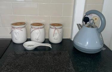 Selston House, 3 bedroom cosy cottage Home for up to 6 Guests, Cul-de-sac on Private road - Foto 8