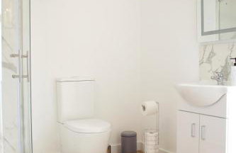 Bespoke 1 Bedroom Barn by Stansted Airport & Holiday Parking - Foto 8