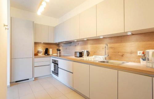 HJ 18 by ROCKCHAIR Apartments l SUPERHOST Status l Super Flat, 2 Bedrooms 2 Bathrooms Balcony Elevator welcomes you! - Foto 46