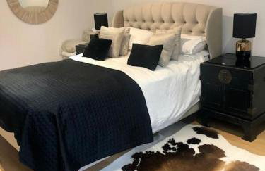 2 double bedroom large modern self contained apartment Free parking - Foto 6