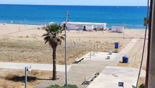 BEACHFRONT APARTMENT Castelldefels - Photo 4