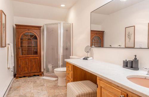 8BR Luxury Maplewood Manor, Hot Tub & Fire Pit - Foto 50