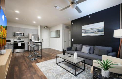 Modern 2BR Getaway-w Parkng, Near Rvrwlk&Conv Ctr - Foto 76