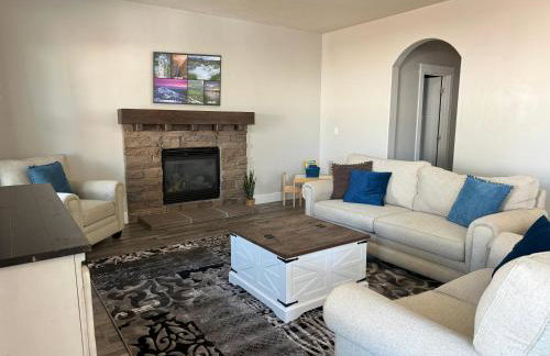 Spacious Family Retreat with Hot Tub & Home Theater - Foto 9