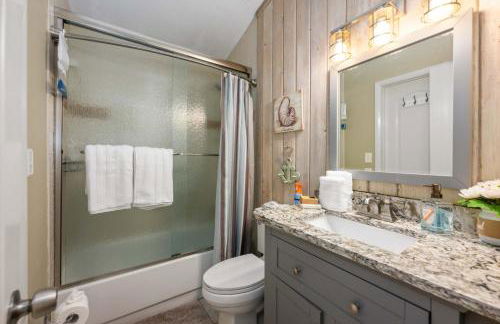 Gulf Access Waterfront Oasis with Heated Pool! Near Beach & Mercato! - Foto 39