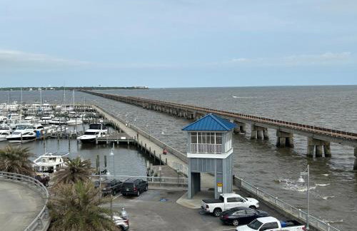 Bay Breeze Bliss-Hot Tub, Bar and Canal 5mi to Beach - Foto 56