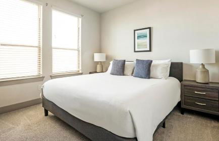 Landing Amazing 1BD Courtyard Pool - Photo 1