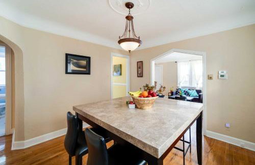 Ferndale Apartment with Yard - Near the Detroit Zoo! - Foto 6