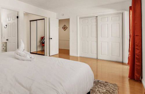 King Suite, 5 Queen beds Spacious Modern Home - Foto 11