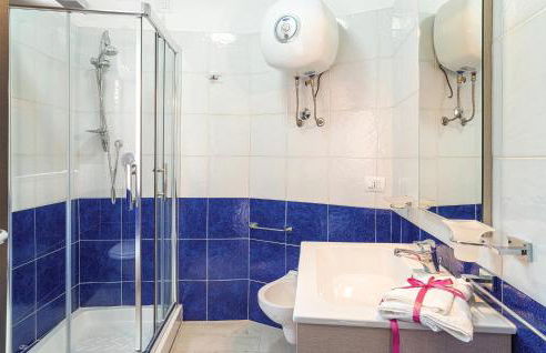 Cozy Home In Torraca With Wifi - Photo 25