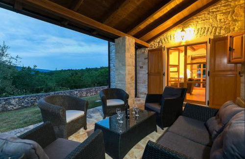 Beautiful villa in outstanding location, 10X5m pool, Wifi, stunning views - Foto 23