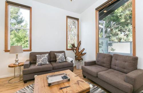 Stunning 2-Bedroom Home near Downtown Culver - Photo 4