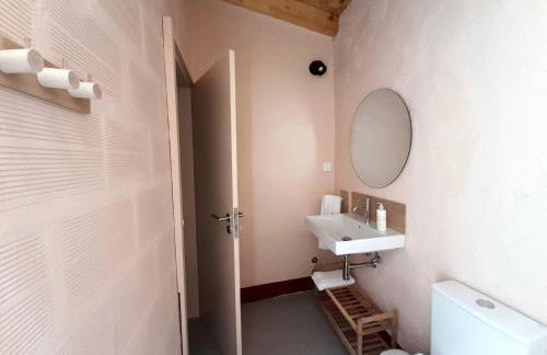 StoryHouse33 - Casa com histórias, pátio e jacuzzi - Foto 7