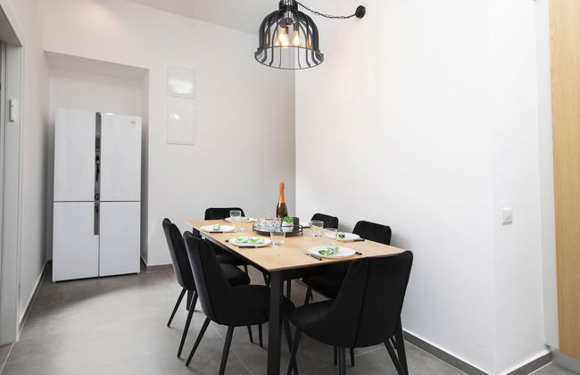 Chic Sea View Balcony Escape by Sea N' Rent - Foto 7