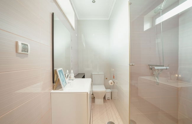 Pool Cinema Villa by Vacationy - Foto 23