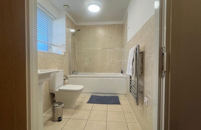 Central 2-bed Apt - Sleeps 4 - Parking & Wifi - Foto 16