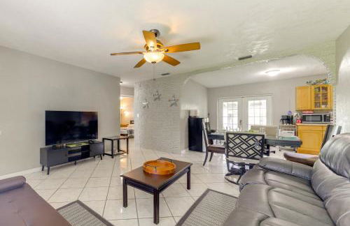 Fenced-In Yard Home 3 Mi to Hard Rock Stadium! - Photo 1