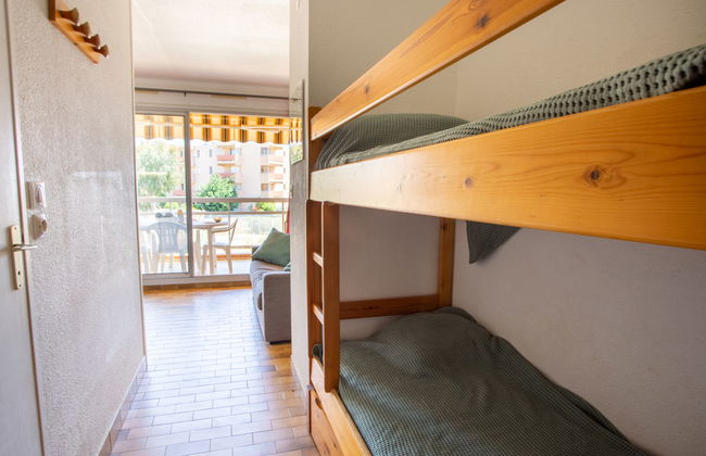 Apartment in Bormes-les-Mimosas with swimming pool and garden - Photo 10