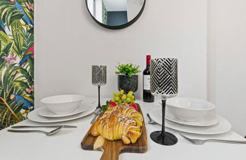 #115 ModernCity Escape Central Apartment- 10 mins to Royal Albert Dock Liverpool- Sleeps 4 - "Perfect for contractors and Families " - Foto 26