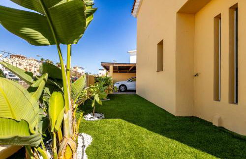 VILLA WITH 4 BEDROOMS AND PRIVATE HEATED POOL - Foto 37