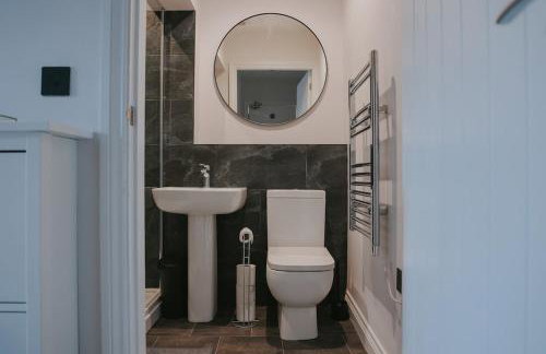 Stylish Ground Floor Apartment - Photo 2