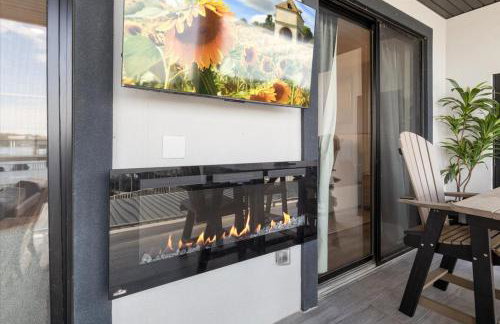 Upscale Lakeside Condo with Extraordinary Amenities at Topsider in Osage Beach 19mm - Photo 4