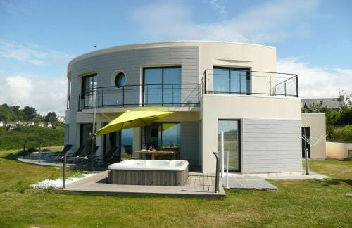 Villa in Telgruc-sur-Mer with Sea Views & Jacuzzi - Foto 1