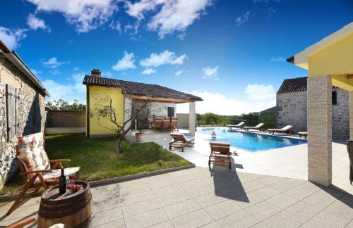 Beautiful Villa Petra with Summer Kitchen and Pool - Foto 5