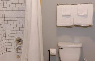 Arch Fun Cabin - Modern Cabin with Hot Tub, Games & Views - Foto 26