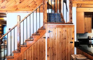 Stylish Forest Lodge with Large Hot Tub, Firepit and Fireplace minutes to Gore Mountain - Foto 37