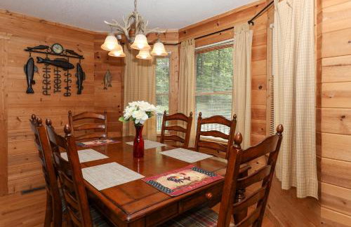 3-Story Private Cabin with Hot Tub and Fire Pit - Foto 8